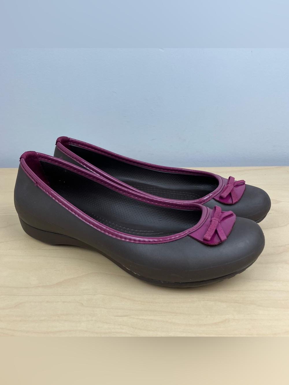Crocs Women’s Size 8.0 Lily Bow Slip On Ballet Flats Shoes Brown Purple